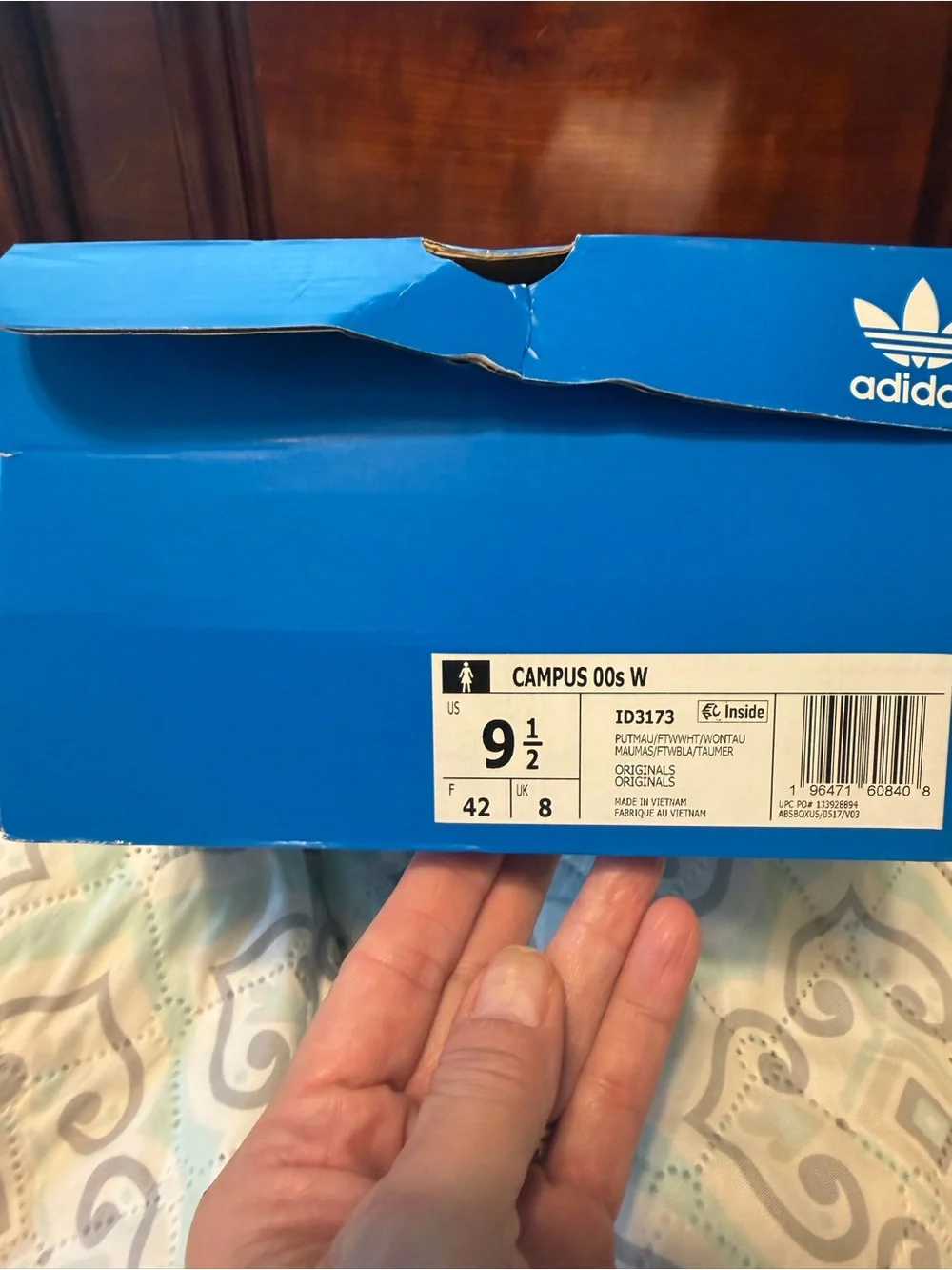 Women 9.5 Adidas with box. Beige-pale pink EXCELLENT Condition